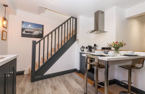 East Farleigh Cabaña | PADDOCK VIEW, romantic, with a garden in Maidstone