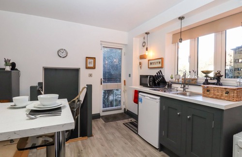 East Farleigh Cabaña | PADDOCK VIEW, romantic, with a garden in Maidstone