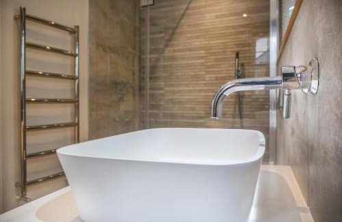 Treator Apartamento | Padstow Escapes - The Long Room Luxury Apartment