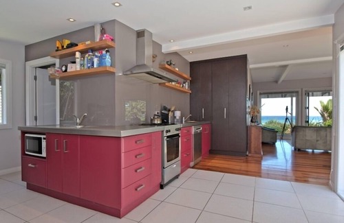Tryphena Casa | Pah Beach Bungalow, Tryphena