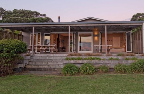 Tryphena Casa | Pah Beach Bungalow, Tryphena