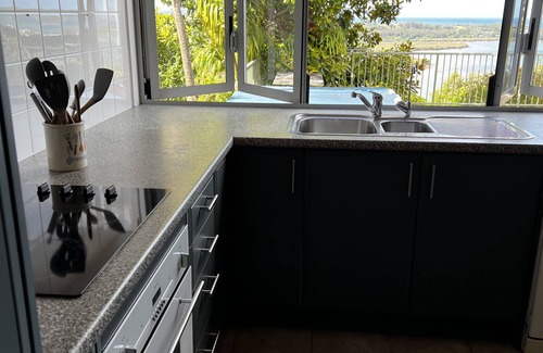 Haruru Casa | Paihia Sea views, 3 minutes drive to Paihia, 3 bed home