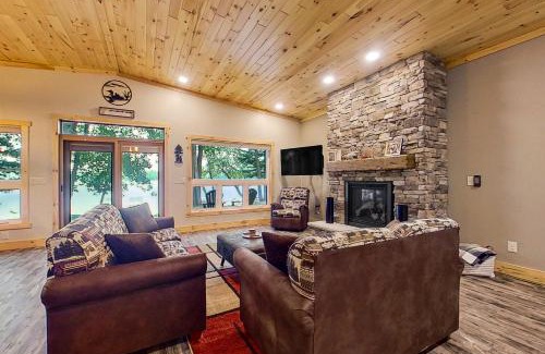 Minocqua Casa | Pair-a-Docks Landing