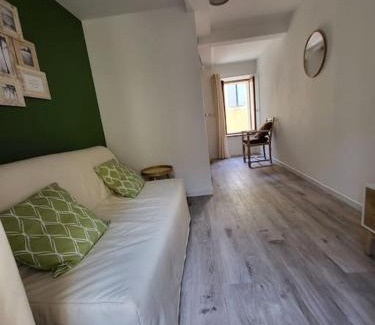 Fleury Apartamento | Paisible maison de village avec terrasse