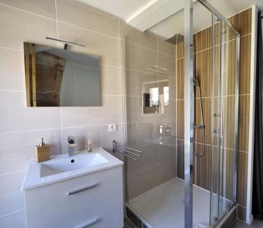 Fleury Apartamento | Paisible maison de village avec terrasse