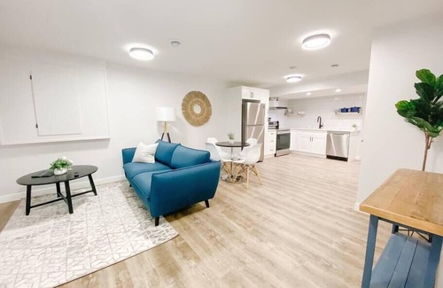 Southwest Edmonton Apartamento | Paisley Suite. Dog Friendly.