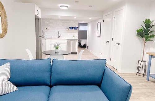 Southwest Edmonton Apartamento | Paisley Suite. Dog Friendly.