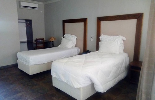 Livingstone Hotel | Pakali Lodges