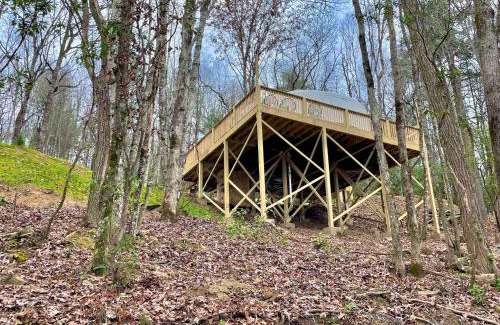Topton Otro | Pala Chino Yurt - Next to Nantahala Weddings