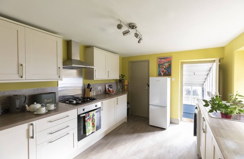 North Bitchburn Casa | Palace Garden Cottage - Sleeping 6 Guests in 3 Bedrooms
