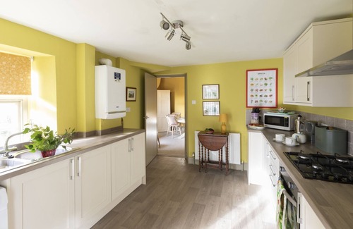 North Bitchburn Casa | Palace Garden Cottage - Sleeping 6 Guests in 3 Bedrooms