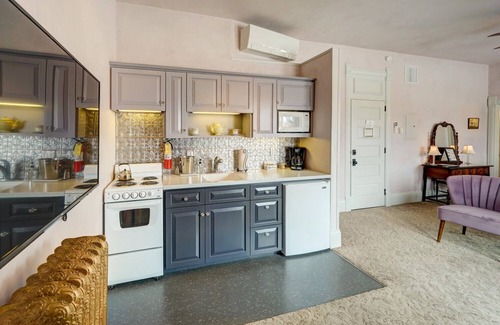 Salida Condominio | Palace Hotel Condos- Suite 303- Elegant Suite with Historic Style