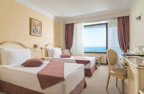 Saints Constantine and Helena Hotel | Palace Hotel - Sunny Day Resort