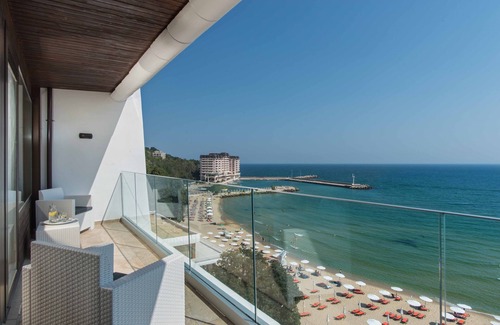 Saints Constantine and Helena Hotel | Palace Hotel - Sunny Day Resort