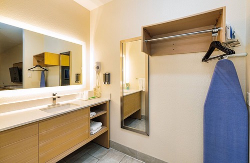 Humble Hotel | Palace Inn Blue IAH East