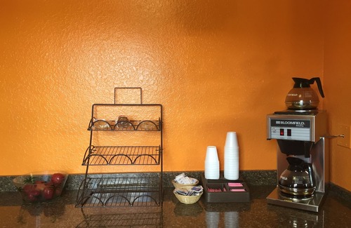 Lawndale/ Wayside Hotel | Palace Inn Wayside