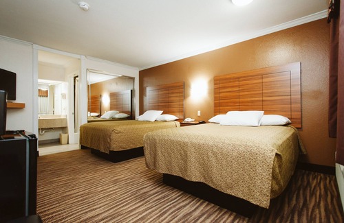 Lawndale/ Wayside Hotel | Palace Inn Wayside