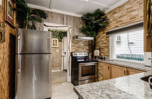 Old North Columbus Casa | Palace Ramses: OSU/SOHUD Luxury Home w/ Barcade/Gym/Throne/ 1st Flr Master Suite