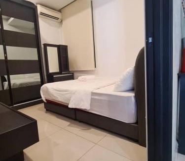 Taman Mount Austin Apartamento | Palazio Mount Austin Modern Stylish 3 bedrooms balcony pool view high floor by GDRAGON HomeStay