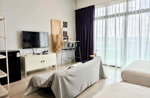 Taman Mount Austin Apartamento | Palazio Mount Austin studio with Balcony 4 plus 1pax with TV box 5mins AEON 3a06