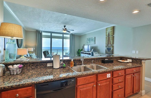 Summer Breeze Condominio | Palazzo 204 Condo, The Amazing Water and Relaxing Sunshine!