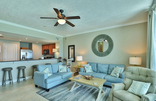 Summer Breeze Condominio | Palazzo 204 Condo, The Amazing Water and Relaxing Sunshine!