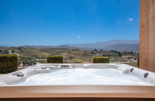Temecula Villa | Palazzo Del Sol By AvantStay Breathtaking Home w Mountain Views Hot Tub