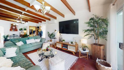 Beachmere Casa | Palazzo on the Beach - Beachmere