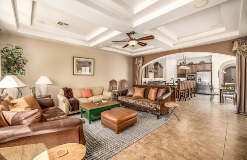 Waddell Casa | ~ PALAZZO ~ PISCINA CLIMATIZADA Y SPA ~ VERDADERO 13 CAMAS ~ ESTADIOS DE SORPRESA Y GOODYEAR, TENIS, GOLF!