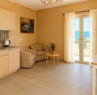 Kantanos-Selino Apartamento | Paliochora Beachfront Escape, Milolithos Pool Retreats
