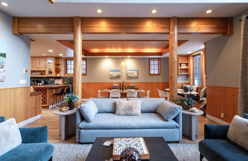 Olympic Valley Cabina | Palisades Getaway A/C Hot Tub Nature Views EV Chrg