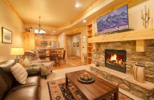 Victor Casa | Palisades Lodge Suite 207