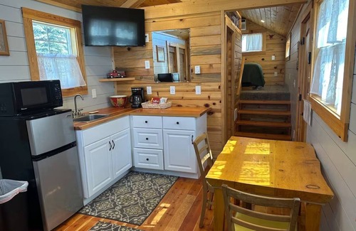 Irwin Cabina | Palisades Wheel Cabin #8