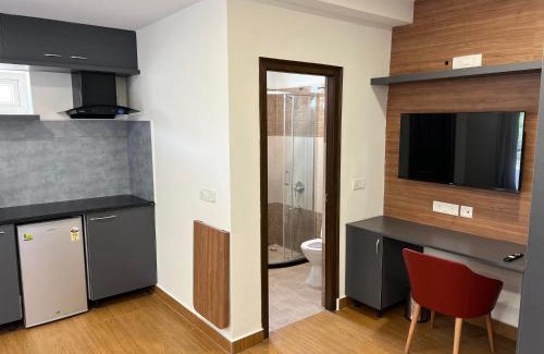 Gachibowli Hotel | Palladium Luxury Suites Financial District Unit I
