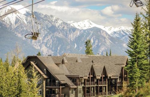 Golden Cabina | Palliser Lodge — Bellstar Hotels & Resorts