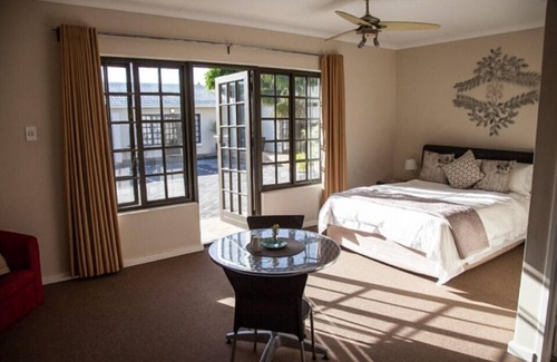 Summerstrand Casa | Palm Beach Guesthouse