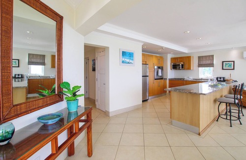 Saint Matthias Condominio | Palm Beach 401, Hastings Barbados, 2 Bdrm Condo. STUNNING Ocean & Garden Views!