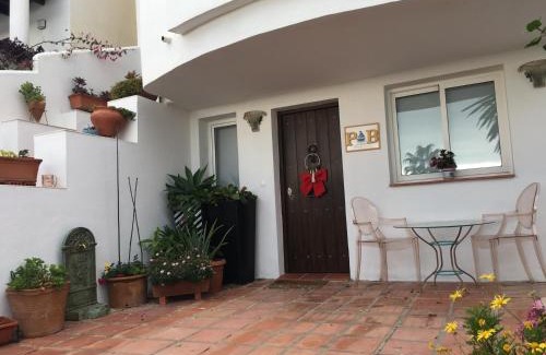 Castillo de Sabinillas Apartamento | Palm Beach Apartment in La Duquesa