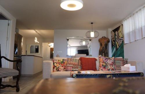 Castillo de Sabinillas Apartamento | Palm Beach Apartment in La Duquesa