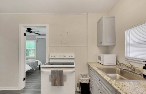 Palm Beach - West Palm Beach Cabaña | Palm Beach Bungalow Getaway