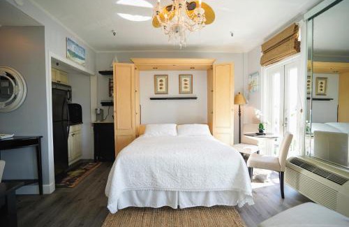 Palm Beach - West Palm Beach Hotel | Palm Beach Hotel with Juliette Balconies! 2 blocks from beach! Historic Landmark