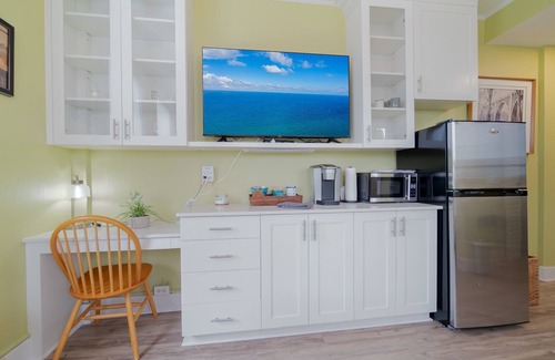 Palm Beach - West Palm Beach Condominio | 🏝Palm Beach Island Condo-Hotel, King Corner Studio Close to Beach 24/7 Desk🏖