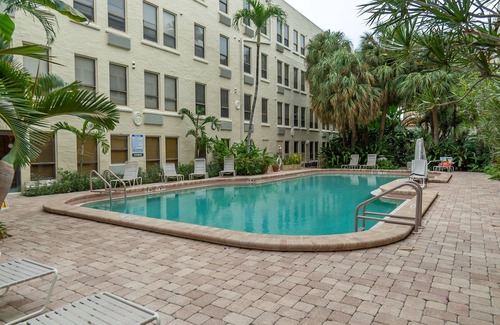 Palm Beach - West Palm Beach Condominio | 🏝Palm Beach Island Condo-Hotel, King Corner Studio Close to Beach 24/7 Desk🏖