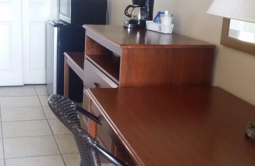 Lake Worth Hotel | Palm Breeze Hotel