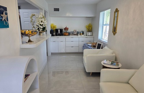 Lake Worth Hotel | Palm Breeze Hotel