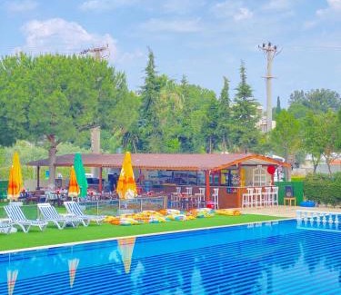 Bayrakldede Apartamento | palm club apart otel