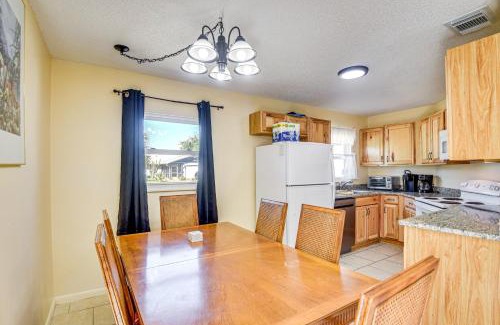 Palm Harbor Casa | Palm Coast Home with Hot Tub - 3 Mi to Beaches!