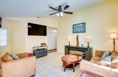 Palm Harbor Casa | Palm Coast Home with Hot Tub - 3 Mi to Beaches!