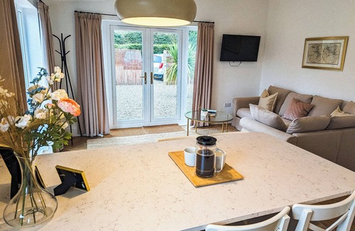 Etchinghill Casa | Palm Cottage - Cosy retreat