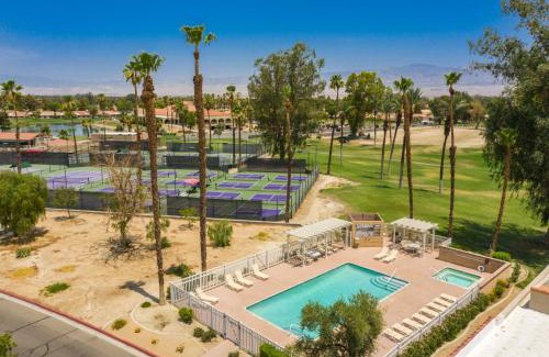 Palm Desert Casa | Palm Desert Resort Home Outdoor Dining with Views
